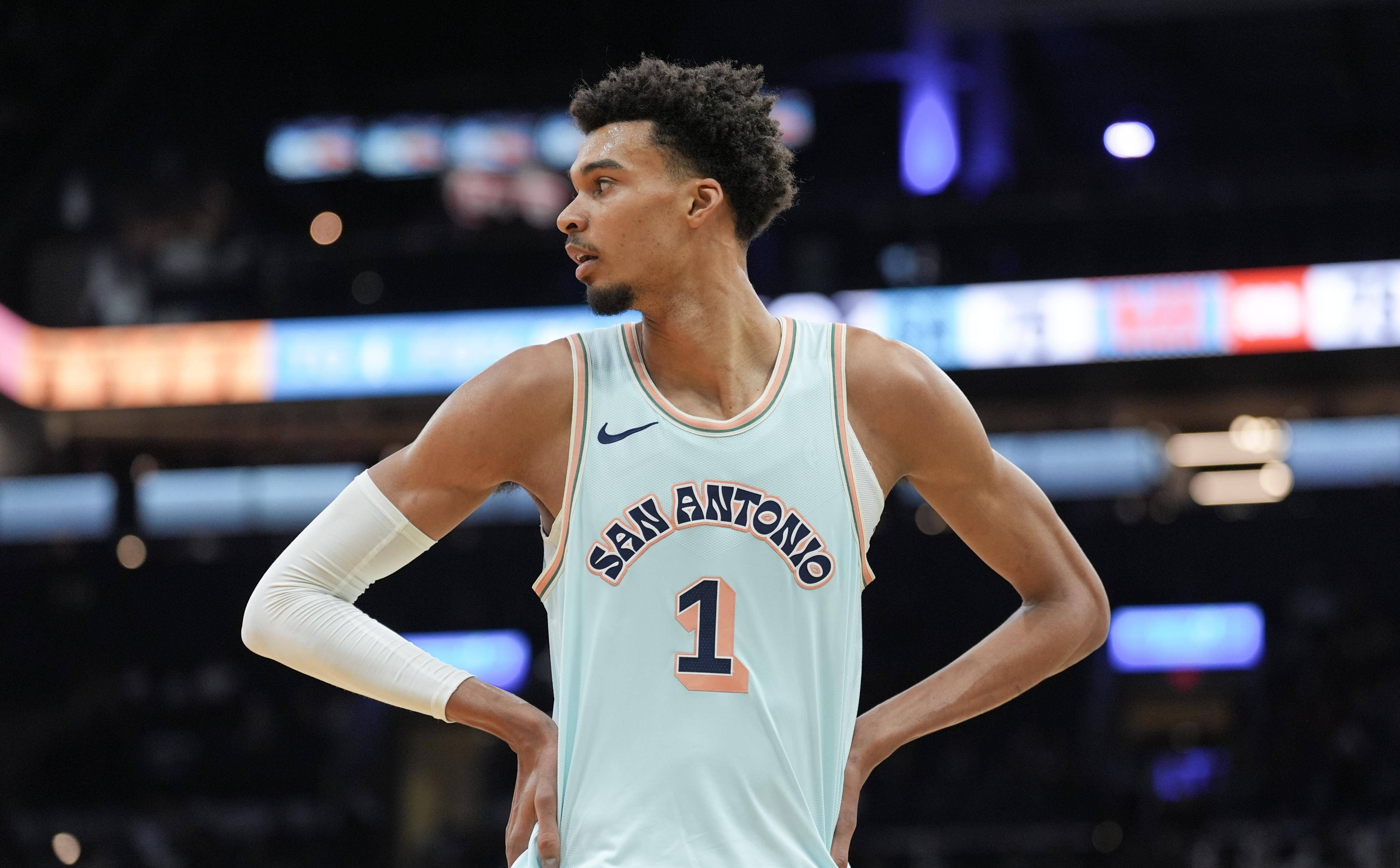 冲刺阶段NBA常规赛传出新动向；皇家社会伤情更新；管理层表态——气氛紧张；纪律约束更严格的简单介绍